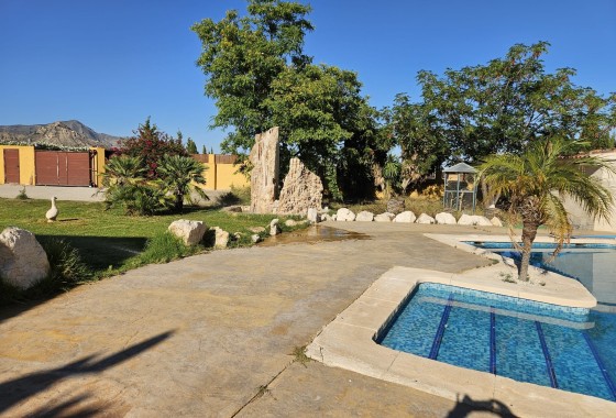 Herverkoop - Finca Landelijk pand -
Novelda