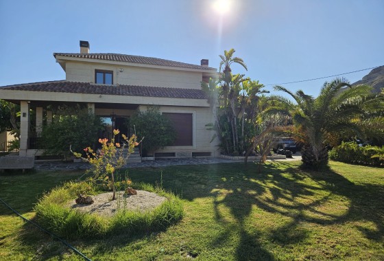 Herverkoop - Finca Landelijk pand -
Novelda