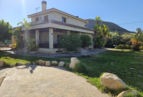 Herverkoop - Finca Landelijk pand -
Novelda