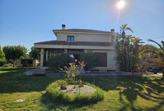 Herverkoop - Finca Landelijk pand -
Novelda