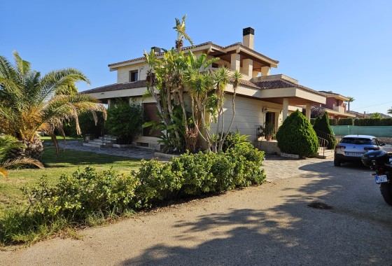 Herverkoop - Finca Landelijk pand -
Novelda