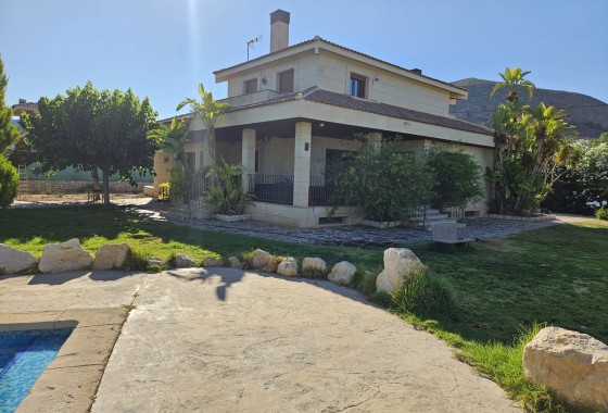 Herverkoop - Finca Landelijk pand -
Novelda