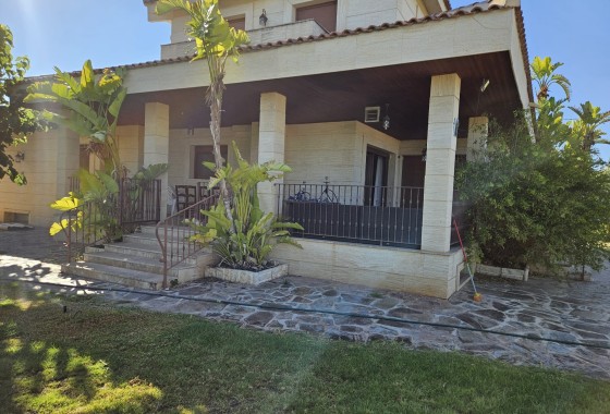 Herverkoop - Finca Landelijk pand -
Novelda