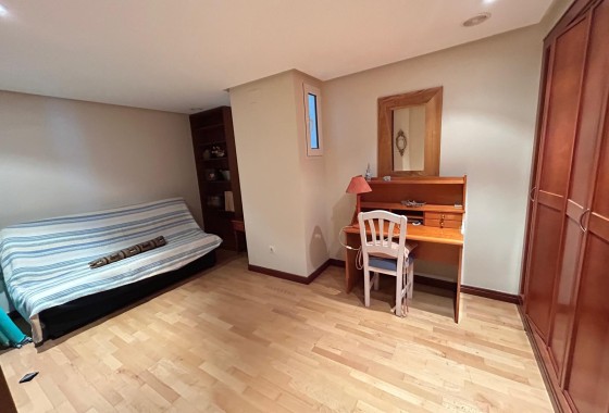 Herverkoop - Appartement / Flat -
Alicante