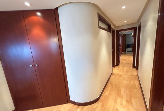 Herverkoop - Appartement / Flat -
Alicante