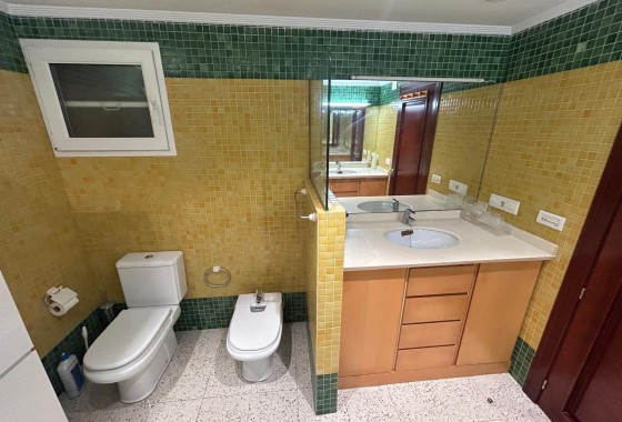 Herverkoop - Appartement / Flat -
Alicante