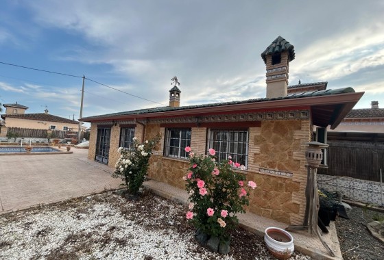 Herverkoop - Finca Landelijk pand -
Catral