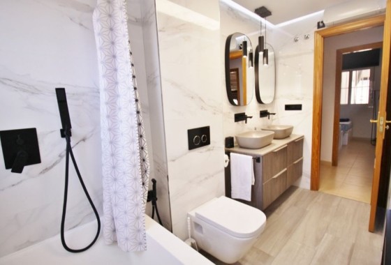 Herverkoop - Vrijstaande Villa -
El Campello