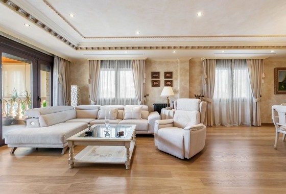 Herverkoop - Finca Landelijk pand -
Rafal