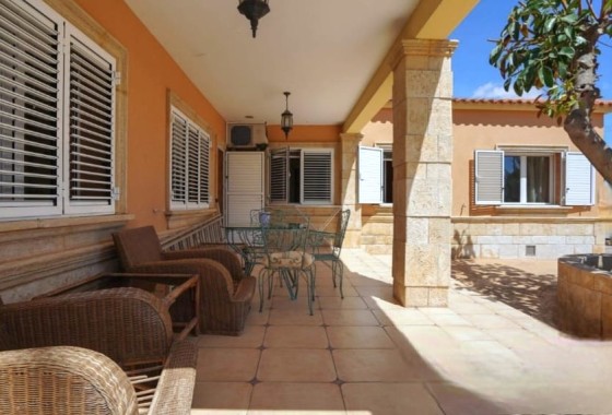 Herverkoop - Finca Landelijk pand -
Elche