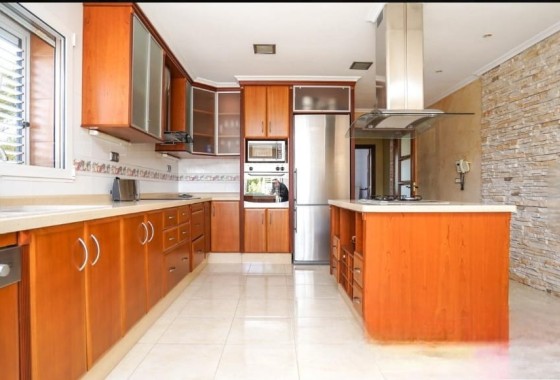 Herverkoop - Finca Landelijk pand -
Elche