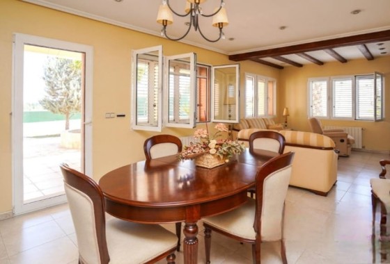 Herverkoop - Finca Landelijk pand -
Elche