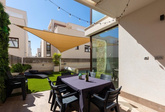 Herverkoop - Vrijstaande Villa -
Rojales - Pueblo bravo