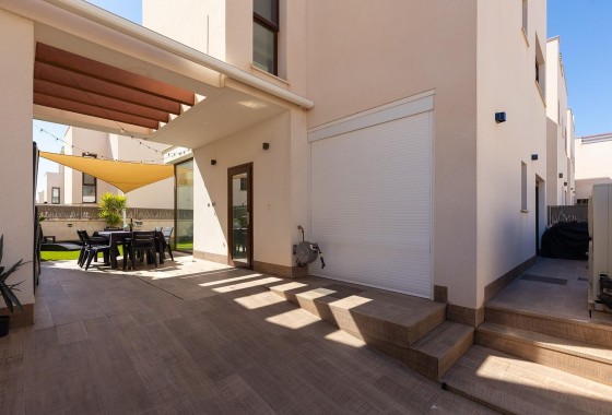 Herverkoop - Vrijstaande Villa -
Rojales - Pueblo bravo