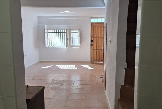 Venta - Casa de pueblo -
SAX