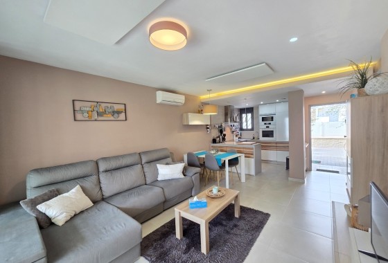 Venta - Apartamento / Piso -
Orihuela Costa * - Punta Prima *