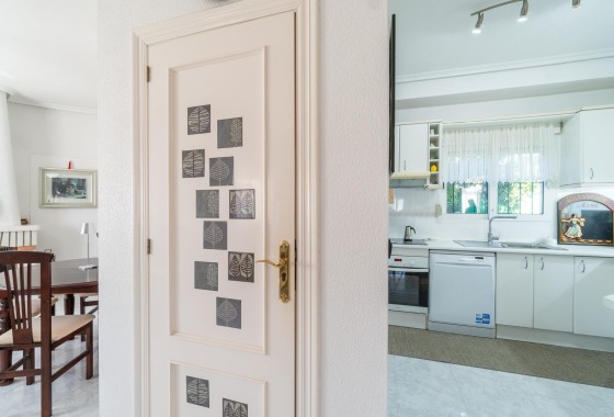 Venta - Chalet Independiente -
Orihuela Costa - La Zenia