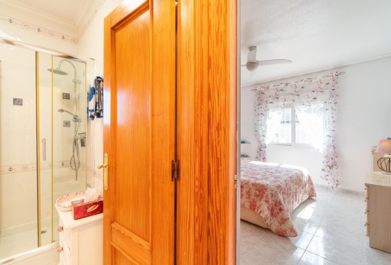 Venta - Chalet Independiente -
Orihuela Costa - La Zenia