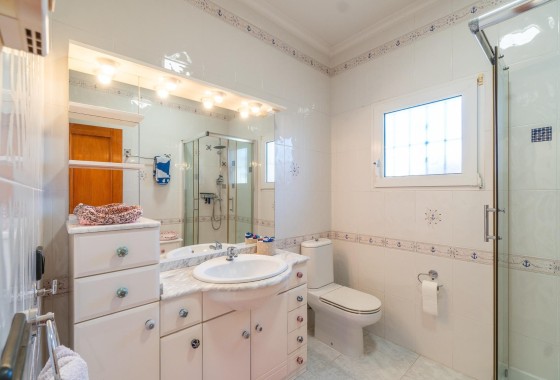 Venta - Chalet Independiente -
Orihuela Costa - La Zenia