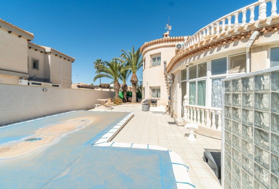 Venta - Chalet Independiente -
Orihuela Costa - La Zenia