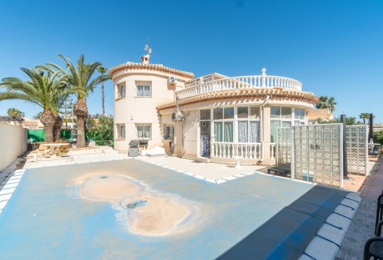 Venta - Chalet Independiente -
Orihuela Costa - La Zenia