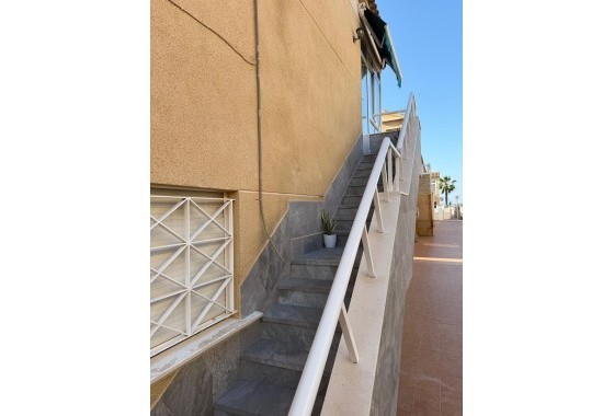 Venta - Apartamento / Piso -
Torrevieja