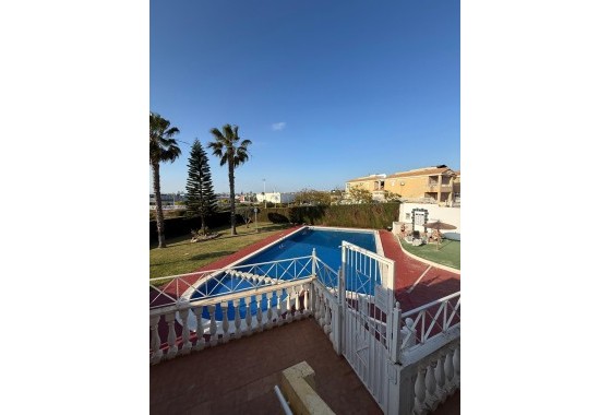 Venta - Apartamento / Piso -
Torrevieja
