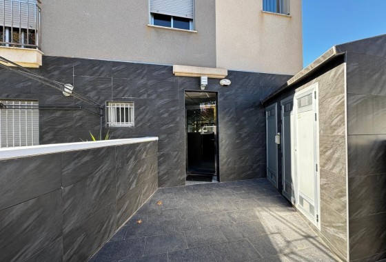 Herverkoop - Appartement / Flat -
Torrevieja - Playa del Cura