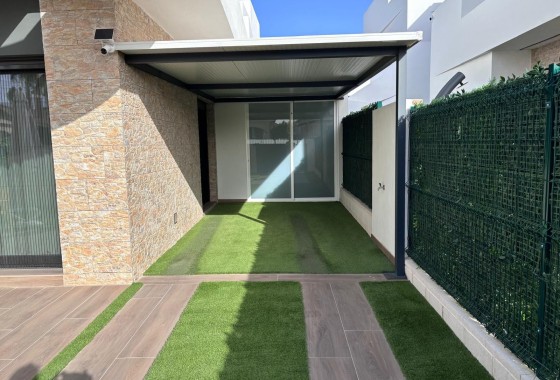 Herverkoop - Halfvrijstaande villa -
Los Montesinos - La Herada