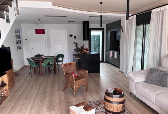 Herverkoop - Halfvrijstaande villa -
Los Montesinos - La Herada