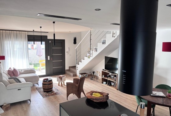 Herverkoop - Halfvrijstaande villa -
Los Montesinos - La Herada