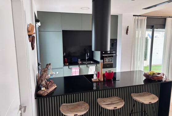 Herverkoop - Halfvrijstaande villa -
Los Montesinos - La Herada