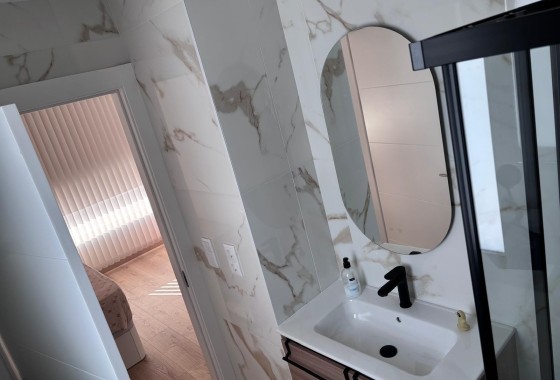 Herverkoop - Halfvrijstaande villa -
Los Montesinos - La Herada