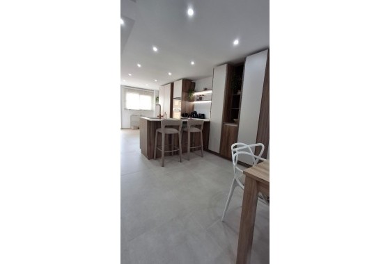 Herverkoop - Appartement / Flat -
Torrevieja - Playa Acequion