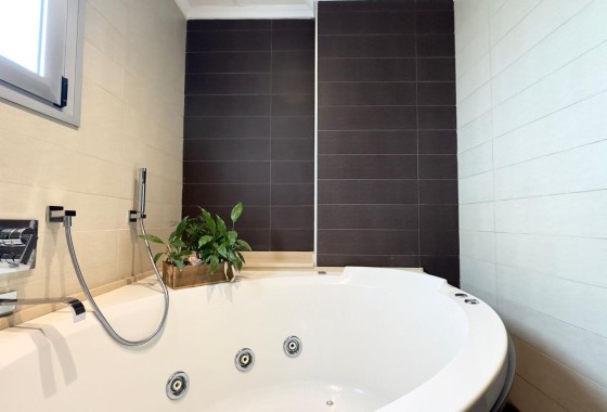 Herverkoop - Appartement / Flat -
Torrevieja - Playa del Cura