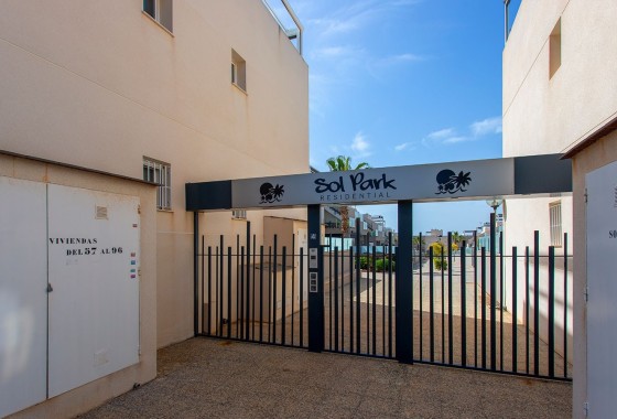 Resale - Stadthaus -
Torrevieja - Aguas Nuevas