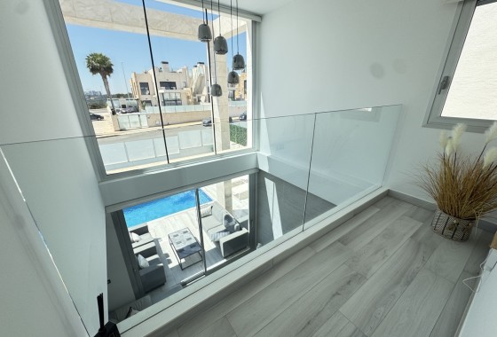 Venta - Chalet Independiente -
Lomas de Cabo Roig