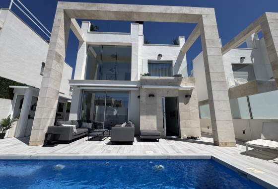 Venta - Chalet Independiente -
Lomas de Cabo Roig