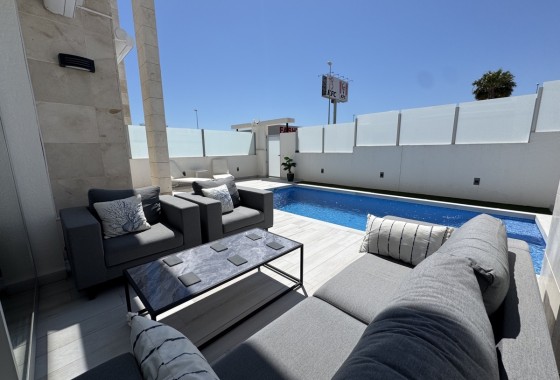 Venta - Chalet Independiente -
Lomas de Cabo Roig