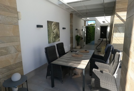 Wiederverkauf - Freistehende Villa -
Algorfa