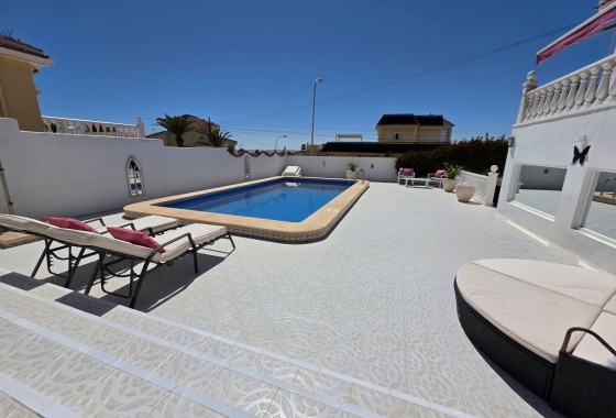 Herverkoop - Vrijstaande Villa -
Rojales - Ciudad Quesada