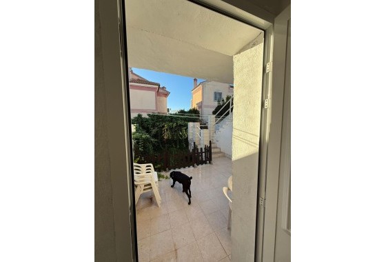 Herverkoop - Stadswoning -
Torrevieja - Los altos