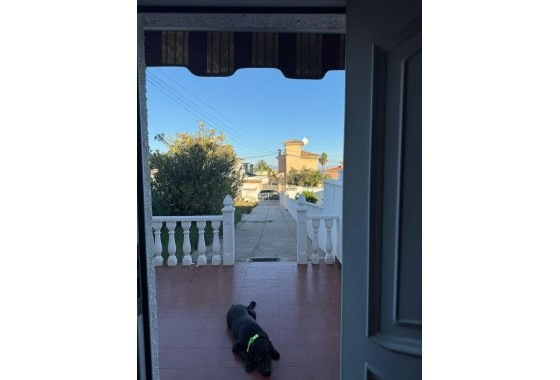 Herverkoop - Stadswoning -
Torrevieja - Los altos