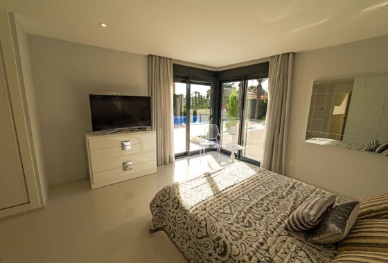 NIEUWBOUW - Vrijstaande Villa -
Torrevieja