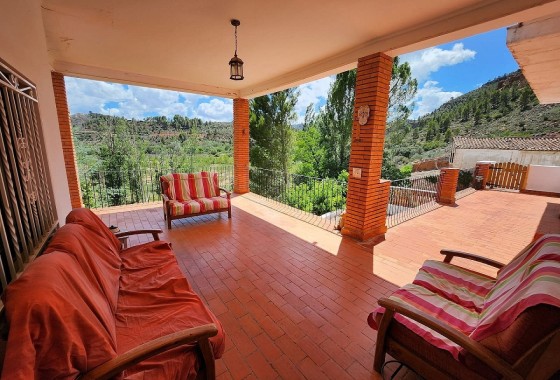 Herverkoop - Finca Landelijk pand -
Jalance