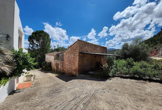 Herverkoop - Finca Landelijk pand -
Jalance