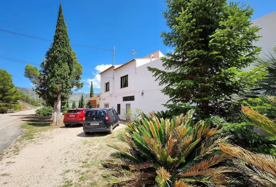 Herverkoop - Finca Landelijk pand -
Jalance