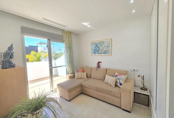 Herverkoop -  -
Ciudad Quesada * - Doña Pepa *