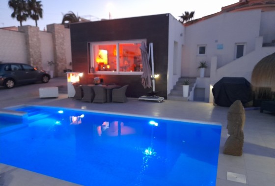 Herverkoop - Vrijstaande Villa -
Rojales - Ciudad Quesada