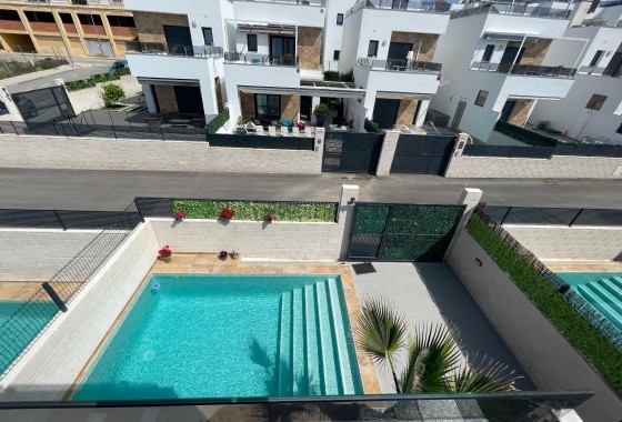 Venta - Villa adosada -
Benijofar